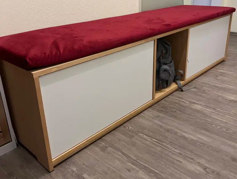 Sitzschrank