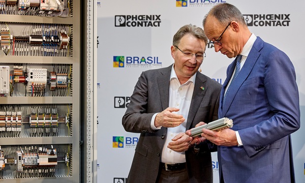 Phoenix Contact CEO Dirk Görlitzer und Bundeskanzler Merz