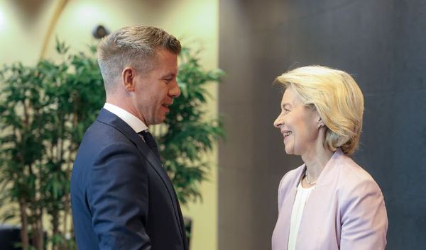 Péter Magyar, der neue Ministerpräsident Ungarns (links), und Ursula von der Leyen, Präsidentin der Europäischen Kommission (rechts), bei einem Treffen Ende April.