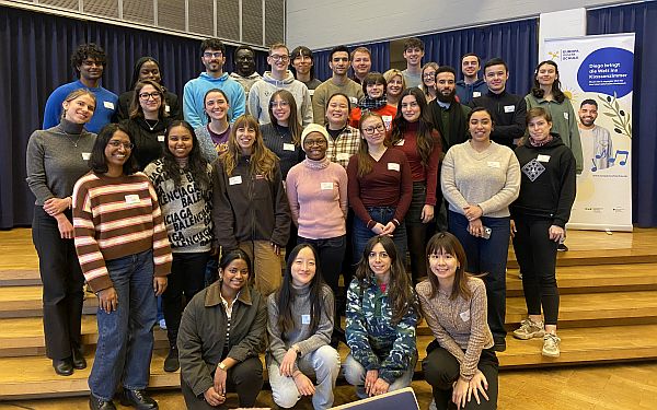 Gruppenbild der Teilnehmer der dritten Methodisch Interkulturellen Schulung in Bonn.
