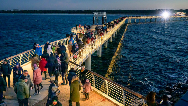 Seebrücke in Prerow eröffnet: Reaktionen im Video